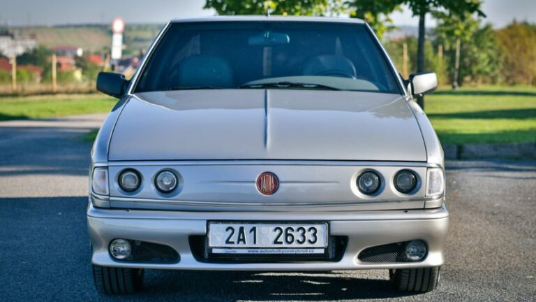 Tatra T700: Posledný mohykán z Kopřivnice je na predaj. Cena tomu zodpovedá - Magazín - Auto - Pravda