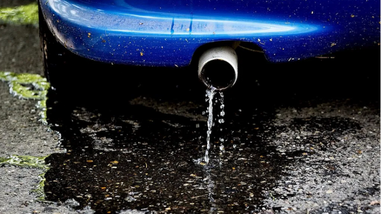 Tečie vám na jeseň voda z výfuku?  Na ľahkú váhu to neberte - Poradňa - Auto - Pravda