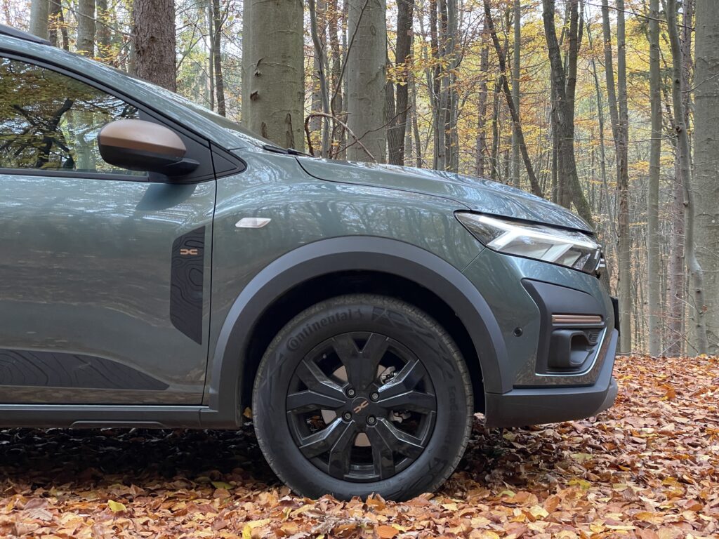 Dacia Jogger Extreme 26 Test Dacia Jogger EXTREME TCe ECO-G 100 (LPG): Štýlový kombík s mamutím dojazdom