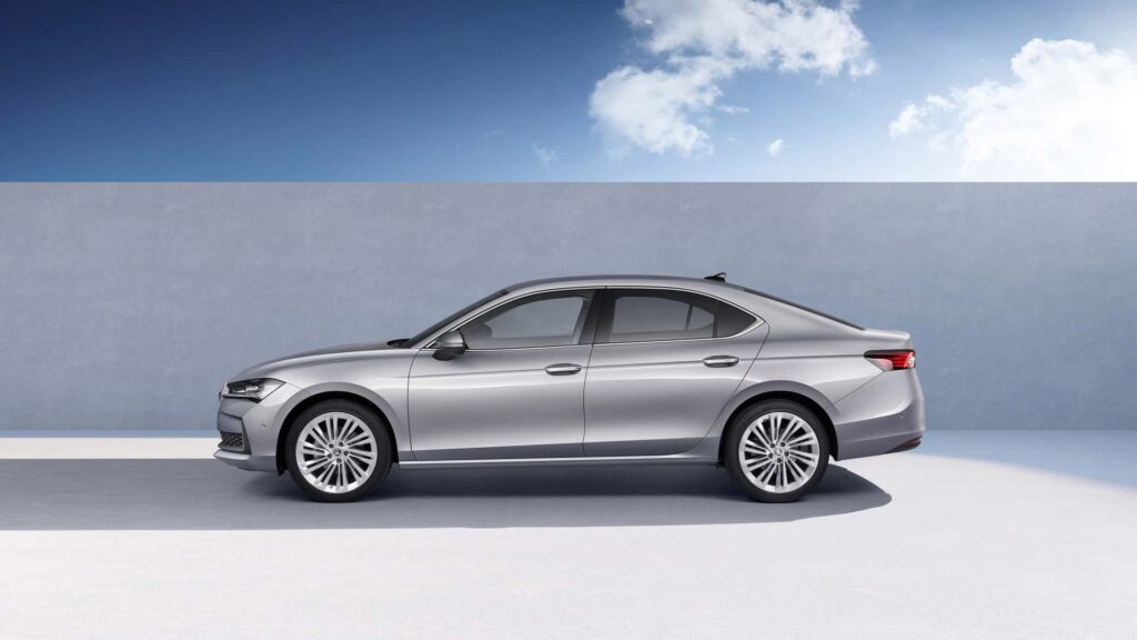 Skoda Superb 8 Nová Škoda Superb: dostupná v karosárskych verziách liftback a combi s motormi TSI a TDI aj vo verzii 4x4