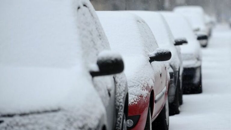 Vodiči, pozor! Za jazdu so snehom na streche hrozí pokuta - Poradňa - Auto - Pravda