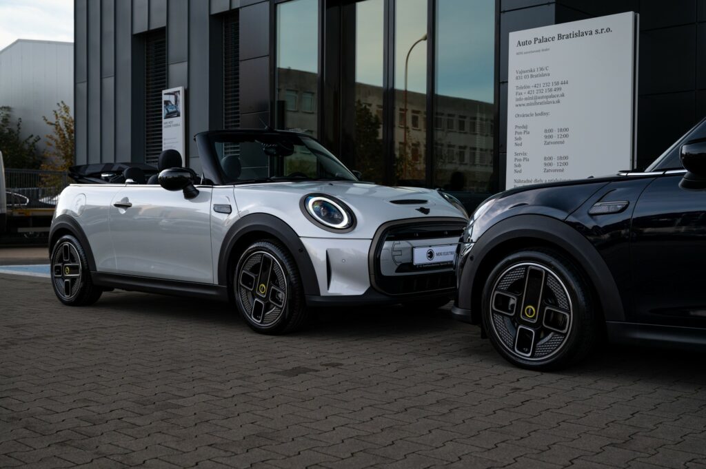 P90531656 lowRes electric mini cabrio MINI Cabrio Electric: Dva kusy z 999 z výnimočnej limitovanej série sú na Slovensku