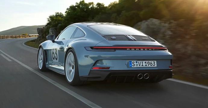 Porsche testuje hybridný štvorvalec v 911. Čaká legendárny model historická zmena?