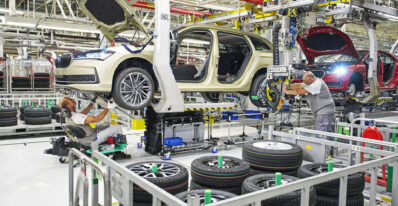 Skoda Superb vyroba 2 V Bratislave dnes odštartovala výroba novej Škoda Superb Combi. Pozrite si fotky zo závodu