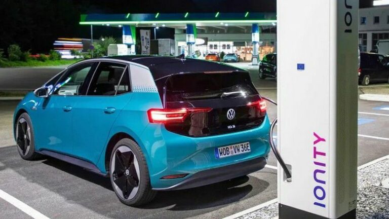 Nemci stopli dotácie na elektromobily. Výrobcovia ich vytiahnu z vlastného vrecka - Magazín - Auto - Pravda