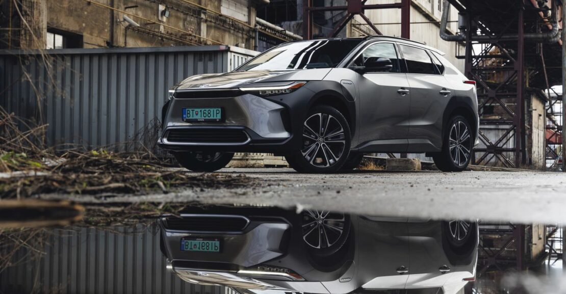 Toyota bZ4X 112 Toyota vylepšila bZ4X. Je pohodlnejšie, praktickejšie a rýchlejšie sa nabije