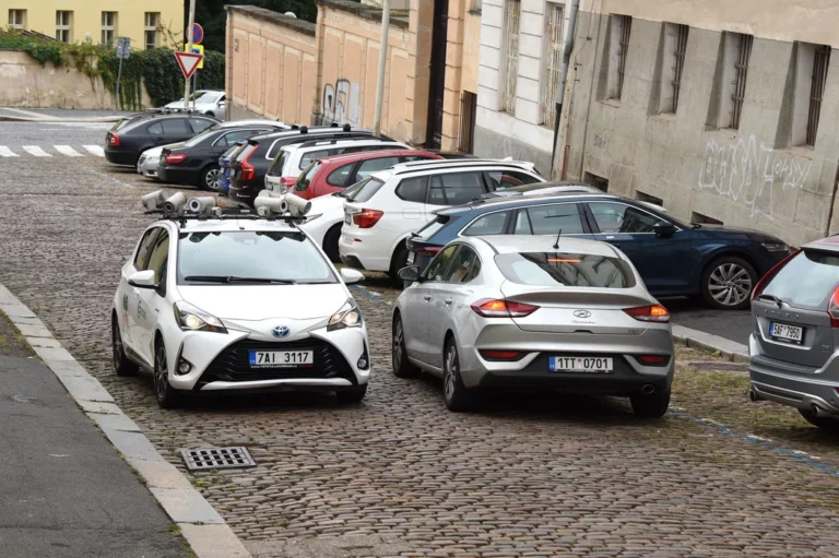 Užší ulice jsou bezpečnější, zjistil výzkum. Stačí ani ne tři metry na pruh | Auto.cz