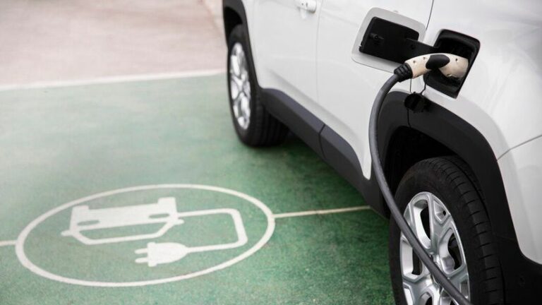V Banskej Bystrici pribudnú tri rýchlonabíjačky a 32 nabíjačiek so striedavým prúdom - Doprava - Auto - Pravda