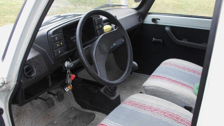 Túžite po Wartburgu, ktorý nedymí? Jeden je na predaj. Život trávil v garáži - Magazín - Auto - pravda.sk
