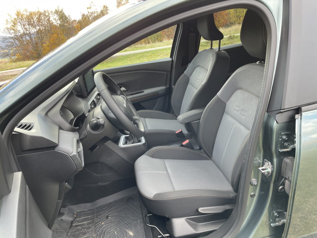 Dacia Jogger Extreme 14 Test Dacia Jogger EXTREME TCe ECO-G 100 (LPG): Štýlový kombík s mamutím dojazdom