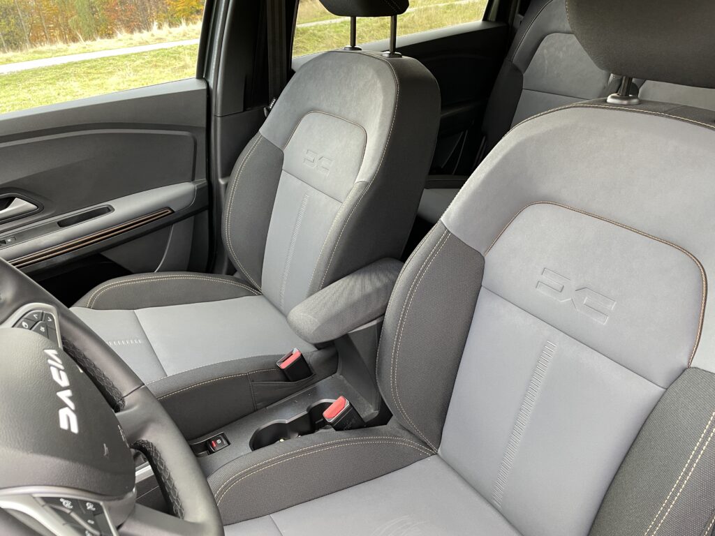 Dacia Jogger Extreme 15 Test Dacia Jogger EXTREME TCe ECO-G 100 (LPG): Štýlový kombík s mamutím dojazdom