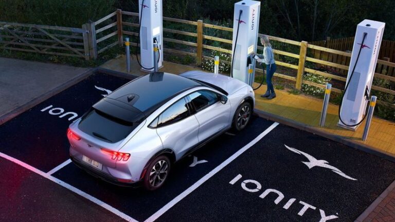 SUV valcujú európsky trh. Ekológovia zúria, no stále viac je elektrických - Magazín - Auto - Pravda