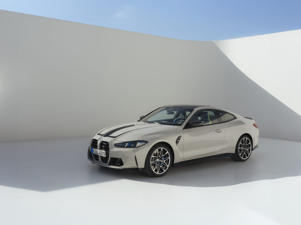 new bmw m4 coupe cabrio 2 BMW M predstavuje nové modely M4 Coupé a M4 Cabrio s výraznejším dizajnom, digitálnymi inováciami a zvýšením výkonu