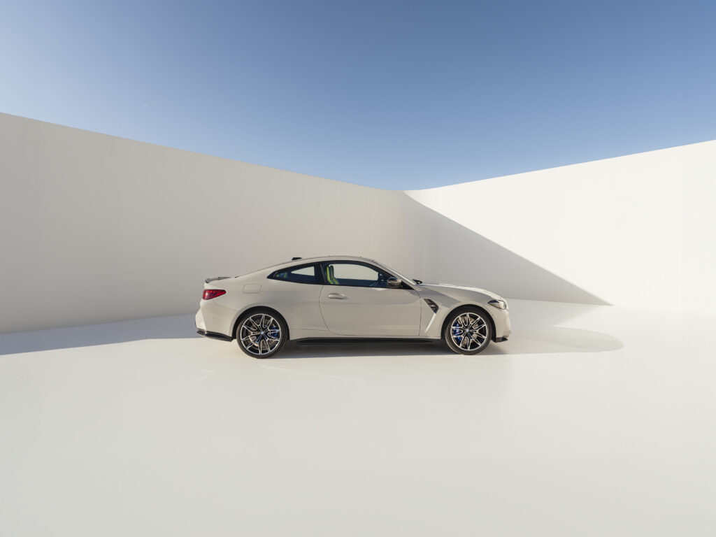 new bmw m4 coupe cabrio 3 BMW M predstavuje nové modely M4 Coupé a M4 Cabrio s výraznejším dizajnom, digitálnymi inováciami a zvýšením výkonu