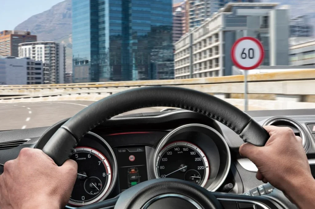 Nové povinné bezpečnostné systémy v autách: Vyberiete si pípanie alebo vibrovanie volantu pri prekročení rýchlosti o 1km/h?