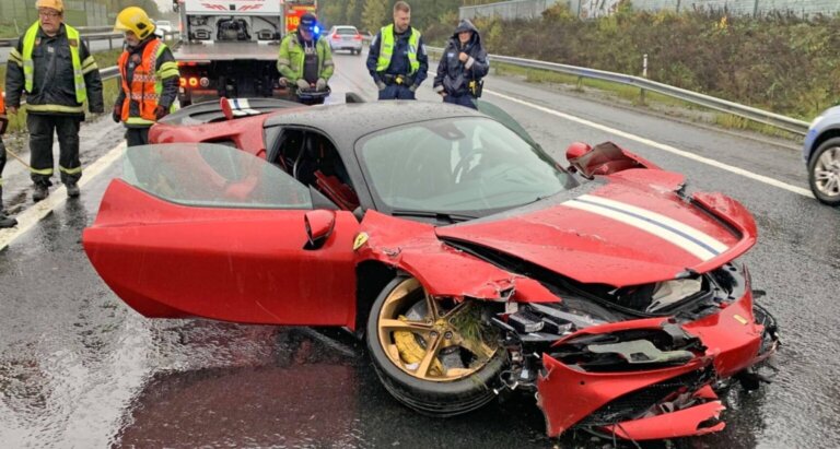 Rozbil vzácne Ferrari, likvidátorovi v poisťovni sa zatmelo pred očami