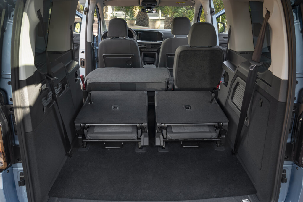 New Tourneo Connect PHEV 14 Nový Ford Tourneo Connect PHEV: Elektrifikovaná flexibilita pre sedem cestujúcich