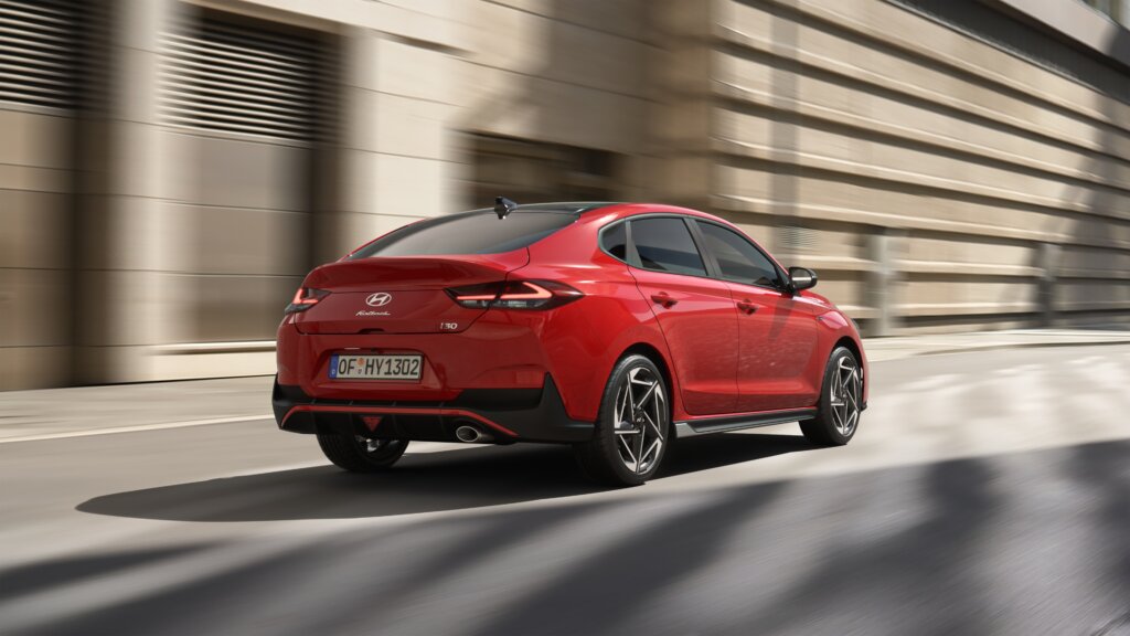 hyundai i30 fastback n line Nový Hyundai i30: Facelift dizajnu a technológií. V ponuke ostávajú hatchback, kombi, fastback aj motory 1.5 Dpi, 1.0 T-GDi a 1.5 T-GDi 48V mild-hybrid