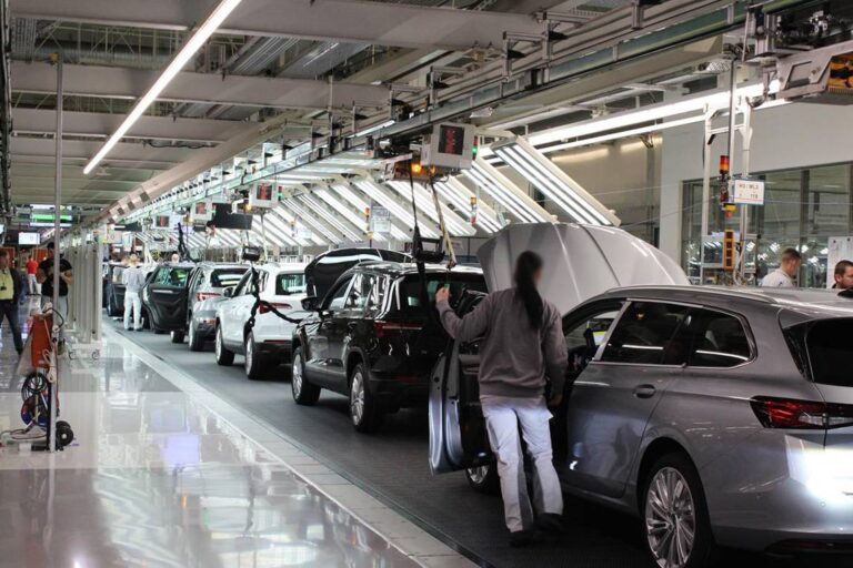 Elektrické autá budú lacnejšie ako tie benzínové už v roku 2027. Zaslúžia sa o to Tesla, Citroën, Renault, ale aj BYD - AUTOVINY.sk