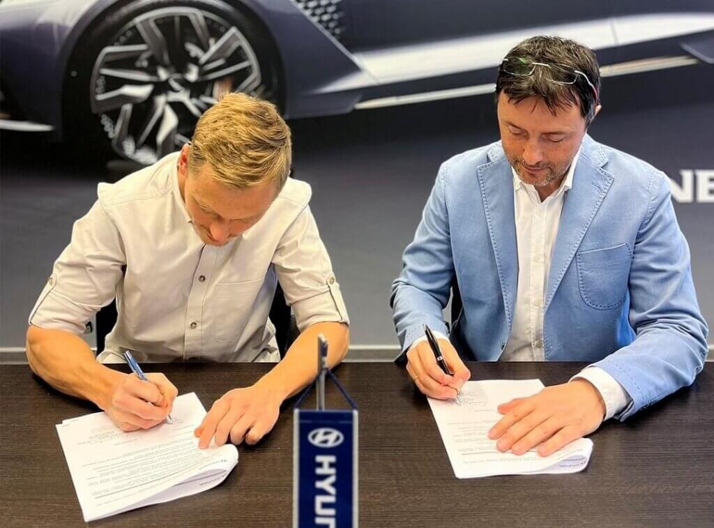 02 Baumgartner Homola Hyundai podporuje pretekára Maťa Homolu na jeho ceste za obhajobou titulu šampióna