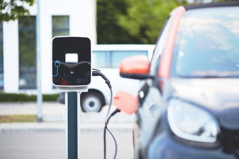 Kupujete benzínové auto namiesto elektrického? Vo Francúzsku zaplatíte pokutu - AUTOVINY.sk