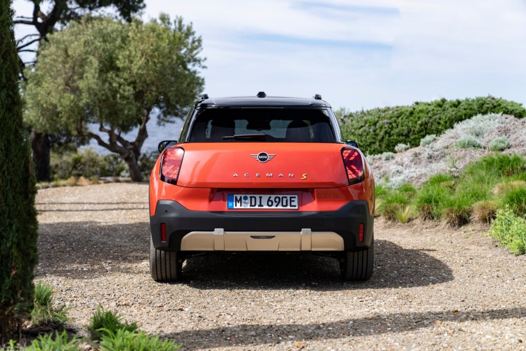 mini aceman 8 MINI Aceman: Klasická elegancia v elektrickom balení