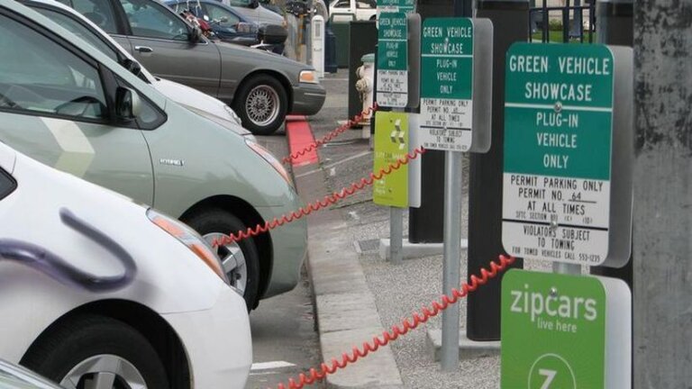 ADAC: Prevádzka elektromobilov je stále drahá. Na vine je jeden dôležitý faktor - Magazín - Auto - Pravda