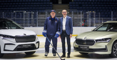 skoda hokej 1 Škoda Auto Slovensko, dlhodobý partner slovenského hokeja, poskytla SZĽH flotilu 15 vozidiel, vrátane 100% elektrického SUV Enyaq