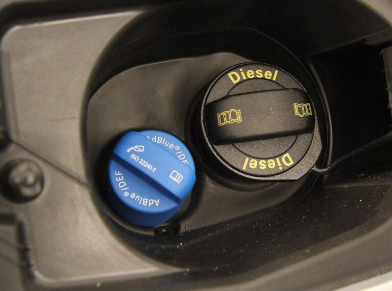 AdBlue alias tajná zbraň proti emisiám. Prečo a ako často ju treba dopĺňať? - AUTOVINY.sk