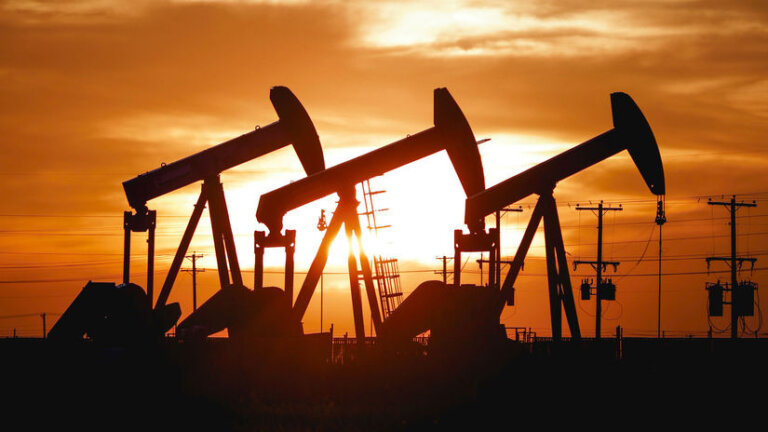 Nedostatok palív? Kdeže - vraj sa máme pripraviť na veľký prebytok ropy - Magazín - Auto - Pravda