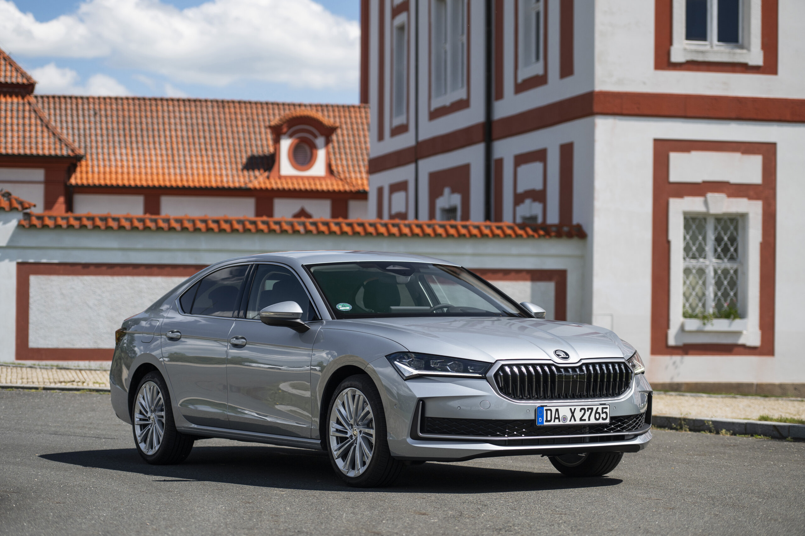 skoda superb liftback