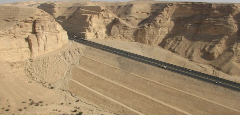 
      Najfascinujúcejšie cesty sveta 2: Highway 10
    