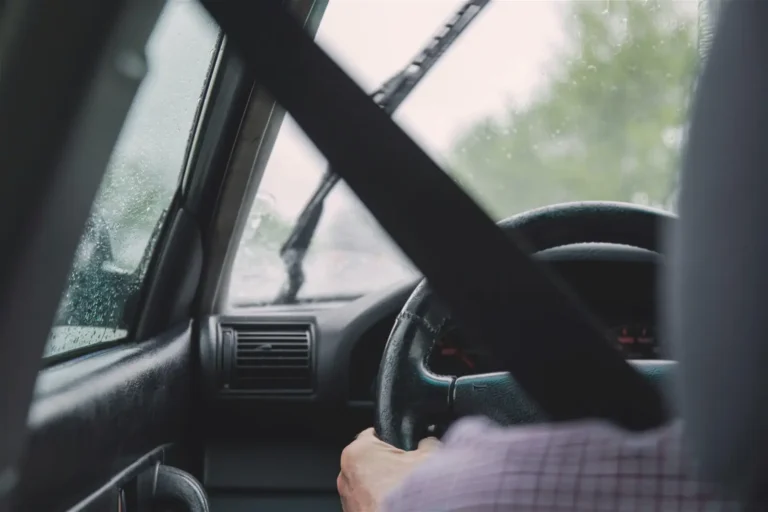 Ak si jeden z vás nezapne bezpečnostný pás, zaplatia rovnako všetci pasažieri. Novinka prichádza z... - AUTOVINY.sk