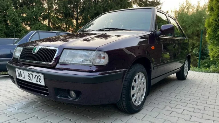 Vzácná Škoda Felicia Mystery se objevila na prodej. Cena vás může zlákat | Auto.cz