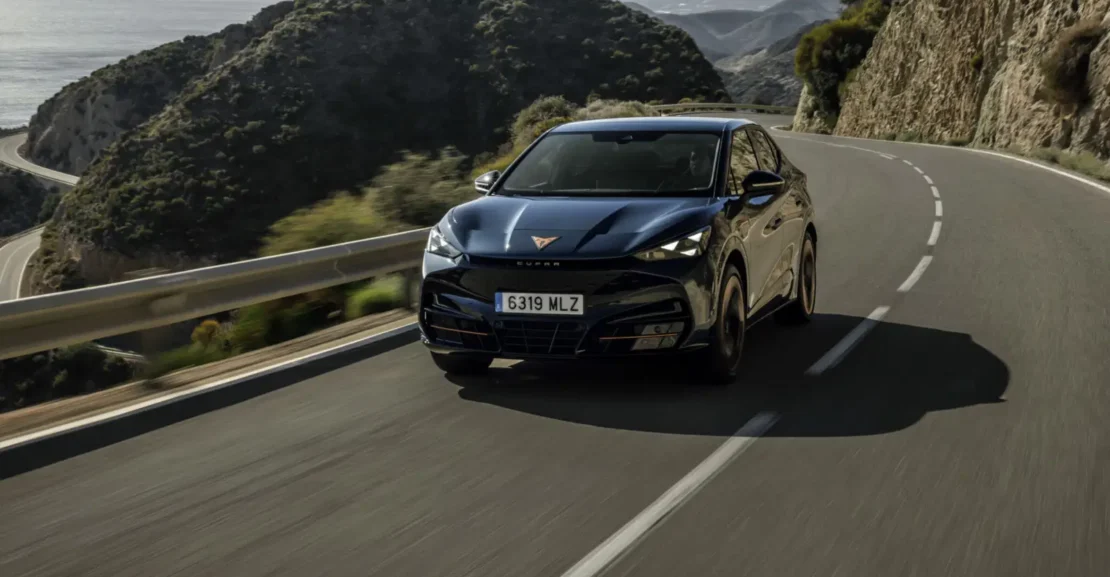 CUPRA TAVASCAN DIN 12 scaled e1722069342924 2048x1312 1 Cupra Tavascan VZ a Born VZ: Odvážny krok vpred v prvej jazde