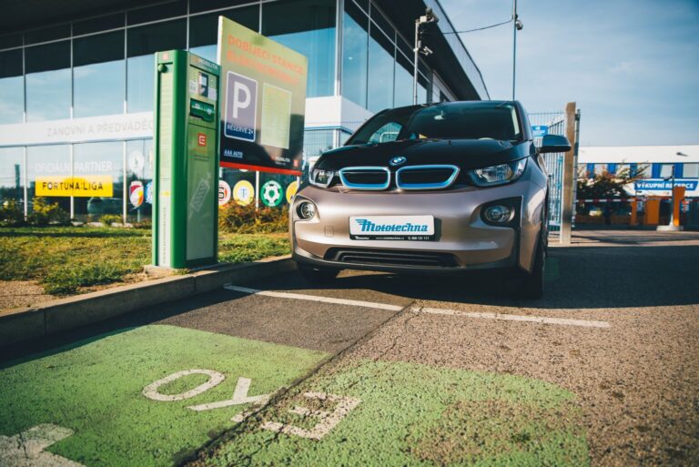 Kupujeme jazdený elektromobil: Prečo je to výhodné a na čo si treba dať pozor?