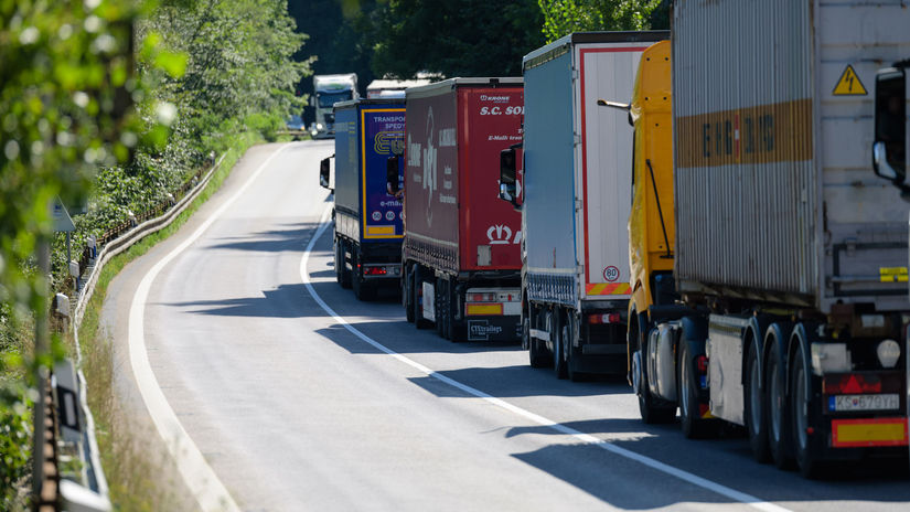 doprava situacia na cestach v okoli strecna clanokW Úplná uzávera cesty pod Strečnom: Potvrdený len jeden septembrový víkend