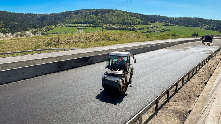Dnes sa začala veľká  oprava diaľnice D1 na Liptove a pod Tatrami - Doprava - Auto - Pravda