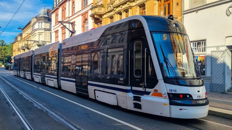 Škoda predstavila najdlhšiu električku na svete. Má takmer 60 metrov - Doprava - Auto - pravda.sk