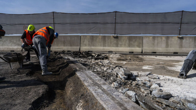 Začínajú opravy mostných záverov na dvoch diaľničných mostoch - Doprava - Auto - Pravda