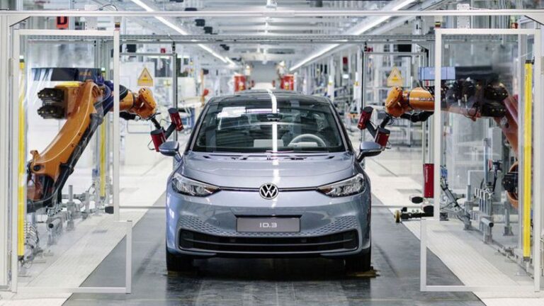 Zemetrasenie vo Volkswagene. Zatvoriť chce celé fabriky. Kde sa bude prepúšťať? - Magazín - Auto - Pravda