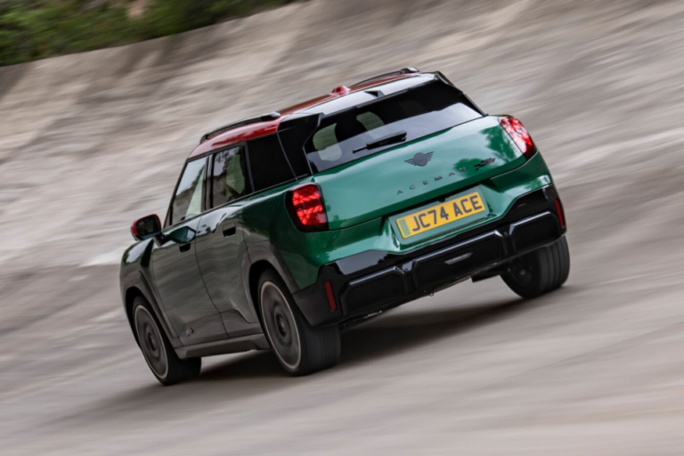 Nové elektromobily Mini John Cooper Works: Elektrická revolúcia s pretekárskym DNA