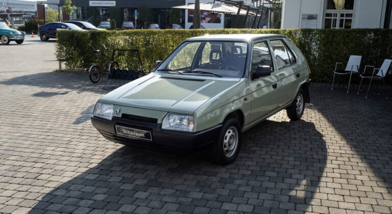 Gratuloval som Petrovi Hrdličkovi k 90-tke, je otcom bestselleru Škoda Favorit