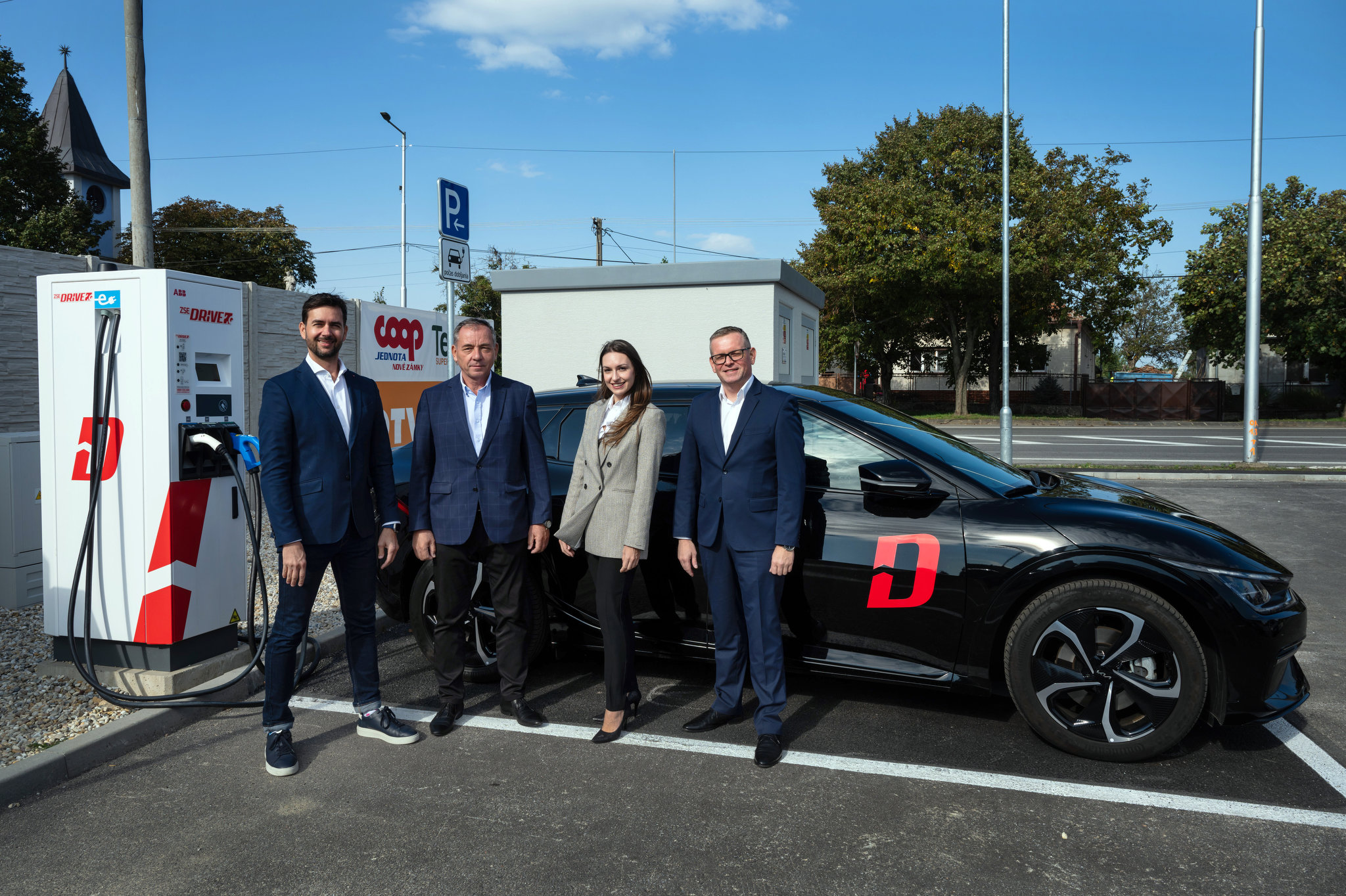 Nabíjanie elektromobilu a nakupovanie v Hurbanove ide ruka v ruke