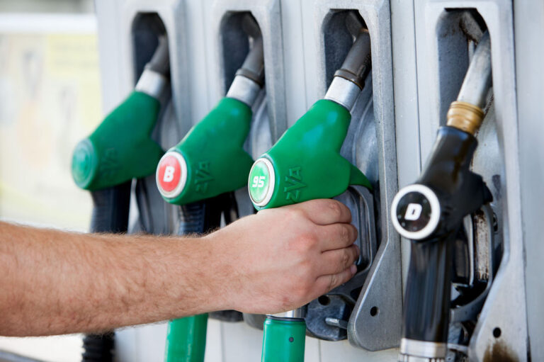 Prichádza zima. Máte správne natankované? - Poradňa - Auto - Pravda