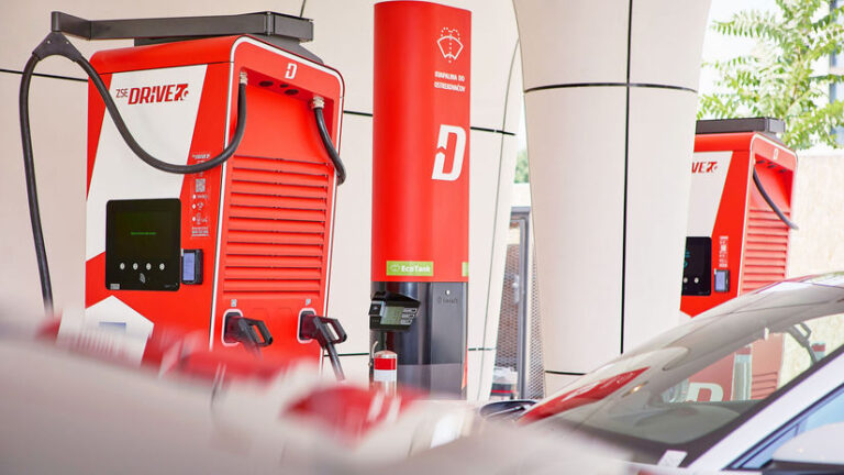 Výstavba verejných nabíjačiek sa na Slovensku spomalila, jazdí málo elektromobilov - Magazín - Auto - Pravda