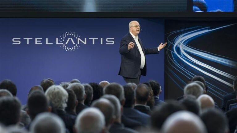 Stellantis: Ak ľudia nebudú kupovať viac elektrických áut, znížime výrobu tých spaľovacích - Magazín - Auto - Pravda
