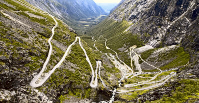 najfascinujucejsie cesty sveta 17 trollstigen vyberame z archivu udiywmnnly 938x452 1 Nórska Trollstigen: Scénická cesta, ktorá láka celý svet