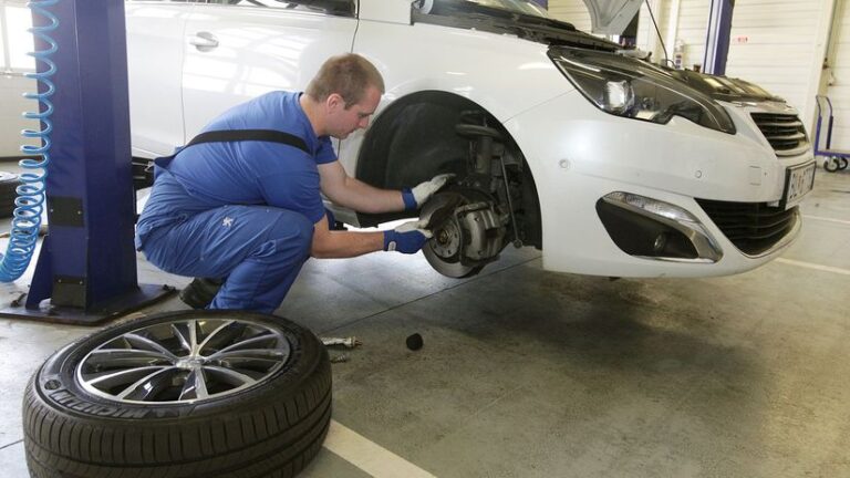 Chcete prezuť na zimné doma? Tu je správny postup - Poradňa - Auto - Pravda