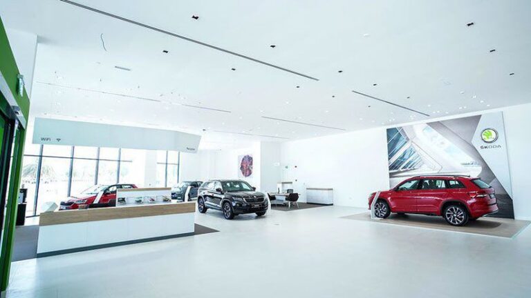 Predaje áut padajú v Európe ako jesenné lístie. Najhoršie nás ešte len čaká - Magazín - Auto - Pravda